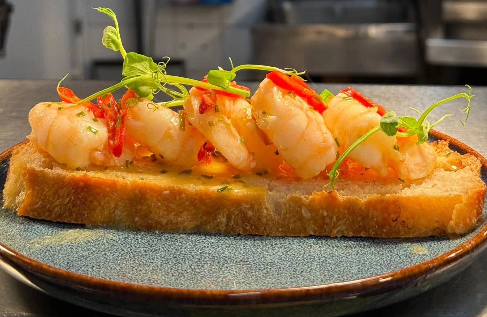 Scallops with chilli and herbs on toast